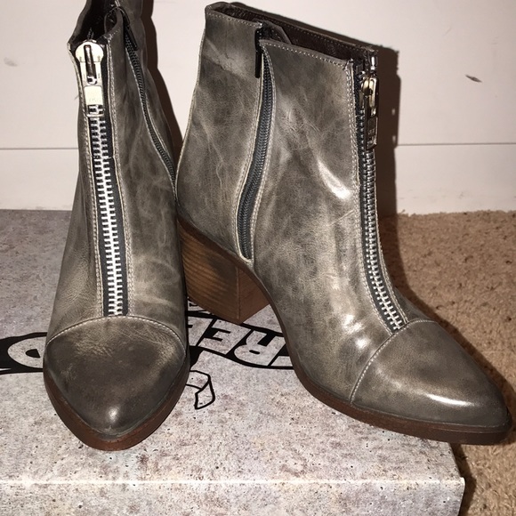 Freebird by Steven Shoes - NIB Freebird by Steven Claire stone color!